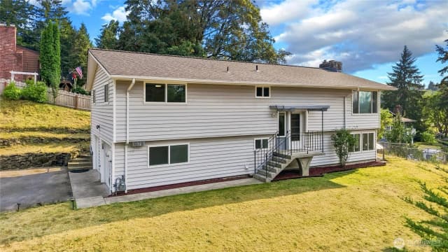 Property photo for 1875 Ne Bentley Drive, Bremerton photo 2