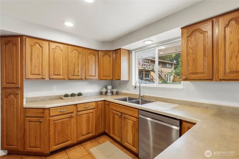 Property photo for 1875 Ne Bentley Drive, Bremerton photo 9