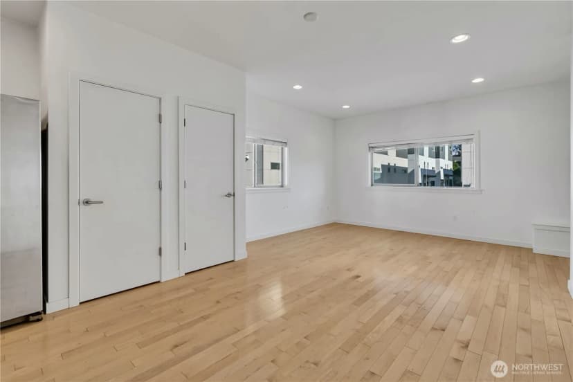 Property photo for 4206 S Greenbelt Station Drive, Seattle photo 6