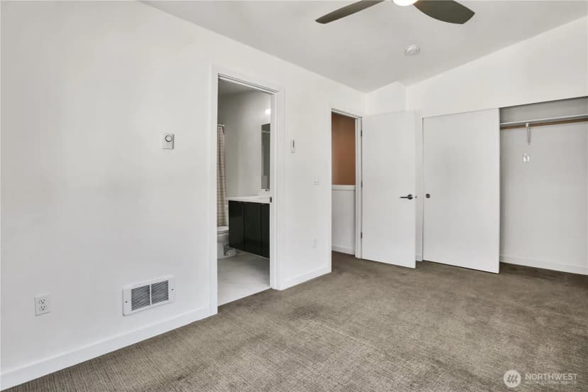 Property photo for 4206 S Greenbelt Station Drive, Seattle photo 16