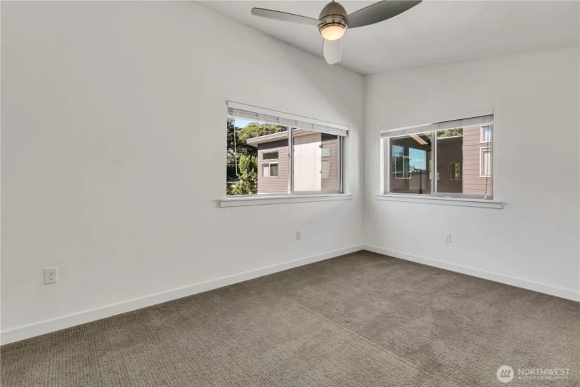 Property photo for 4206 S Greenbelt Station Drive, Seattle photo 15
