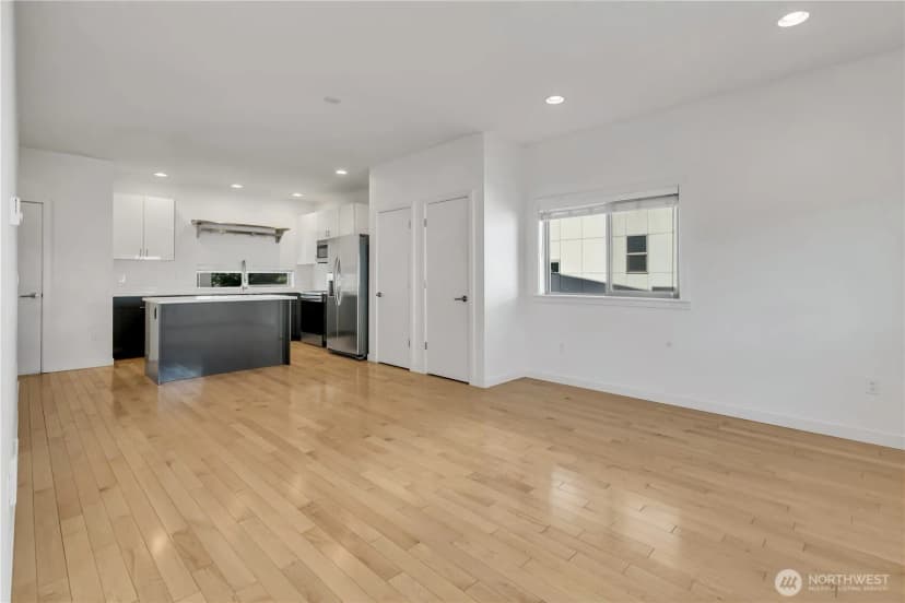 Property photo for 4206 S Greenbelt Station Drive, Seattle photo 9