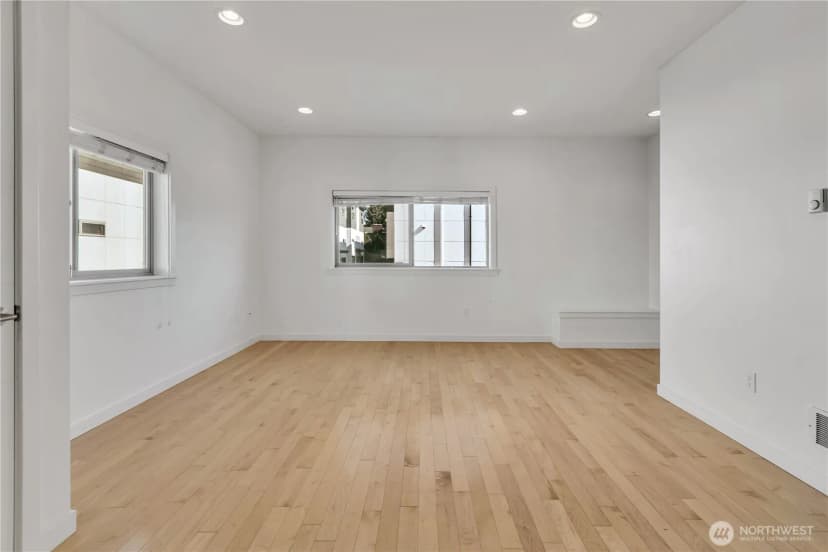 Property photo for 4206 S Greenbelt Station Drive, Seattle photo 8