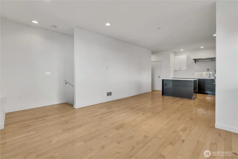 Property photo for 4206 S Greenbelt Station Drive, Seattle photo 10
