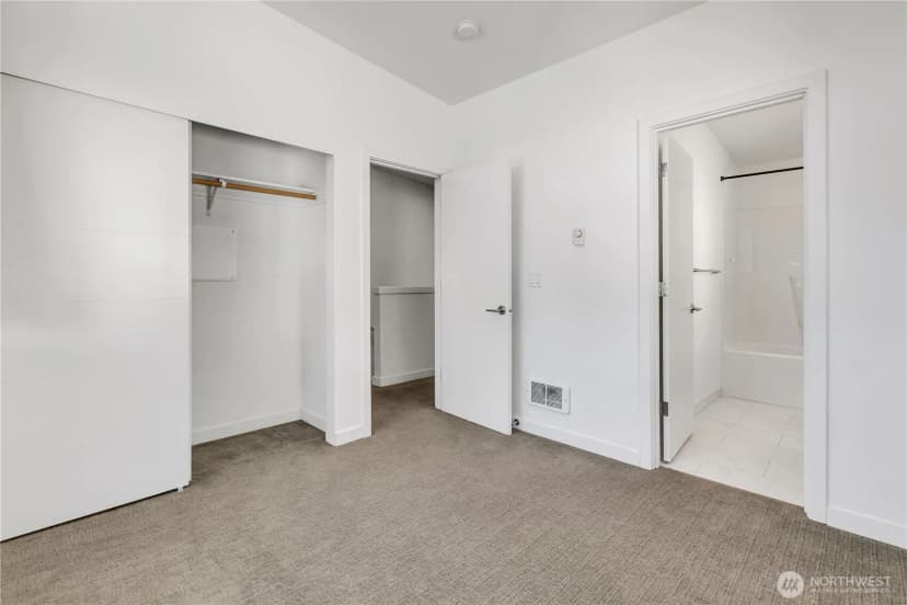 Property photo for 4206 S Greenbelt Station Drive, Seattle photo 21