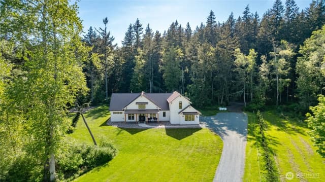 Property photo for 5680 Paradise Lane, Anacortes photo 3