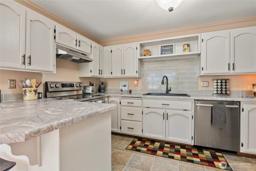 Property photo for 1111 Grover St. #1b, Lynden photo 8