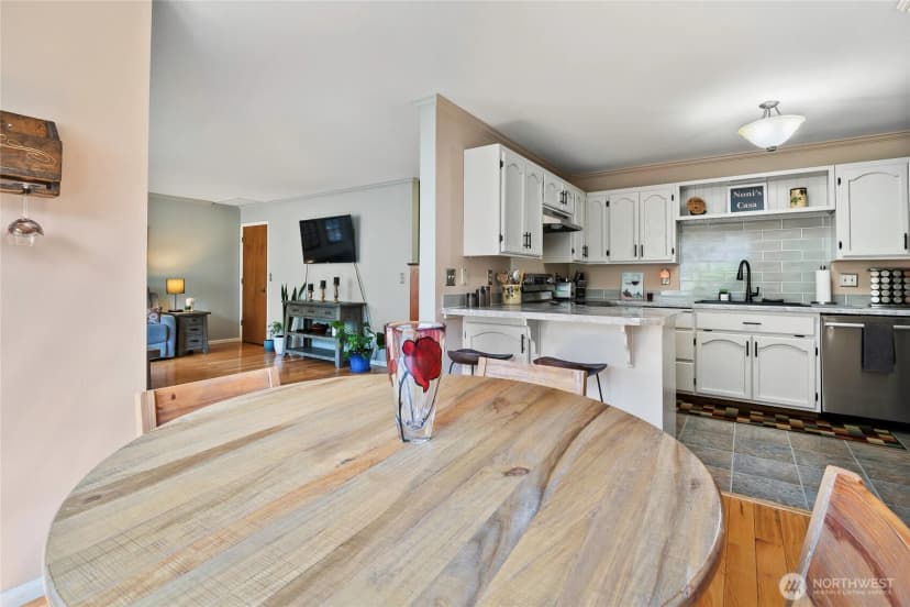 Property photo for 1111 Grover St. #1b, Lynden photo 13