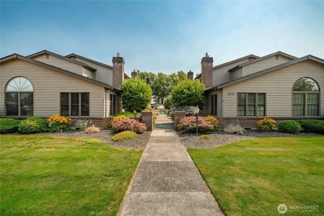 Property photo for 1111 Grover St. #1b, Lynden photo 3