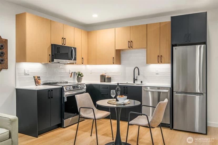 Property photo for 1455 22nd Avenue #a, Seattle photo 4
