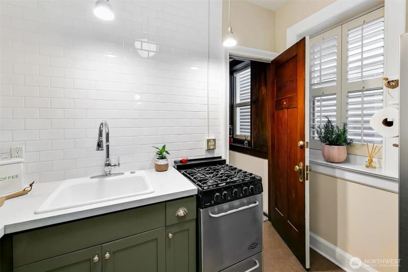 Property photo for 125 Warren Avenue N #j, Seattle photo 9