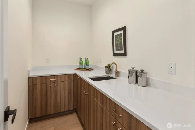 Property photo for 3312 W Dravus Street, Seattle photo 20