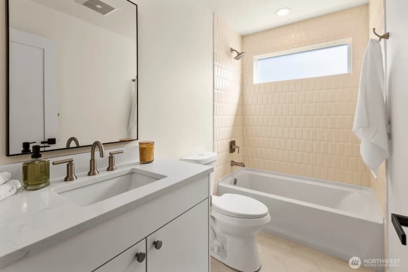 Property photo for 3312 W Dravus Street, Seattle photo 9