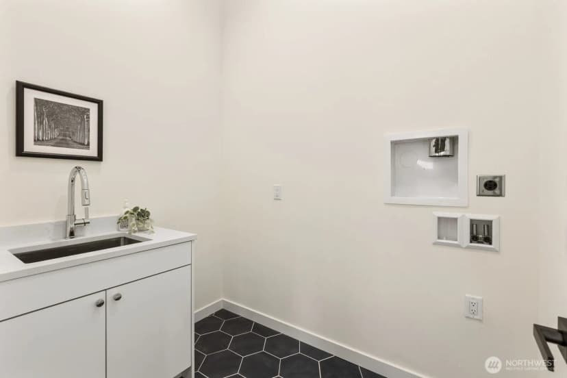Property photo for 3312 W Dravus Street, Seattle photo 28