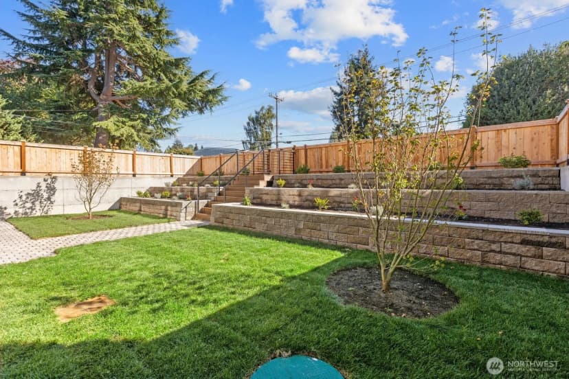 Property photo for 3312 W Dravus Street, Seattle photo 4