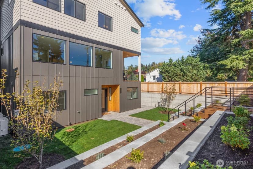 Property photo for 3312 W Dravus Street, Seattle