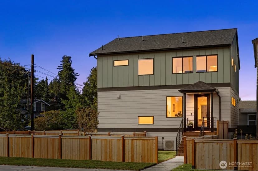 Property photo for 3314 W Dravus Street, Seattle photo 2