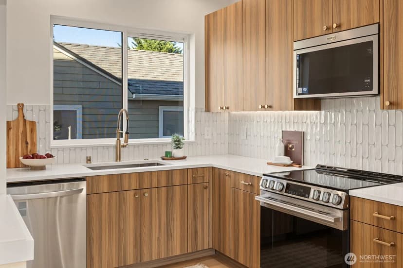 Property photo for 3314 W Dravus Street, Seattle photo 11