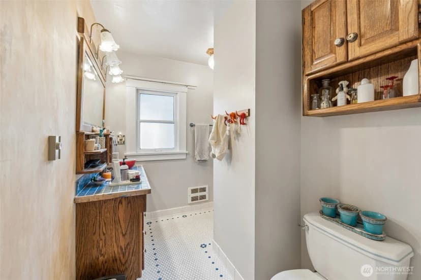 Property photo for 130 29th Avenue, Seattle photo 14