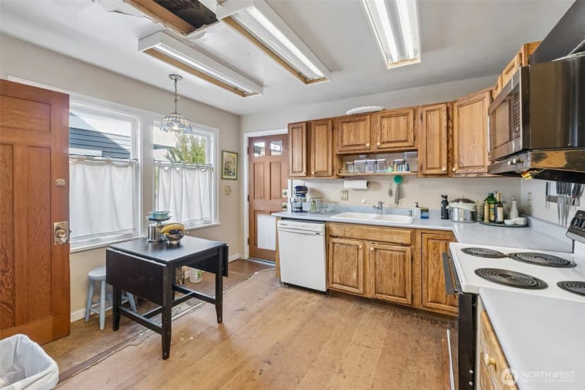 Property photo for 130 29th Avenue, Seattle photo 7