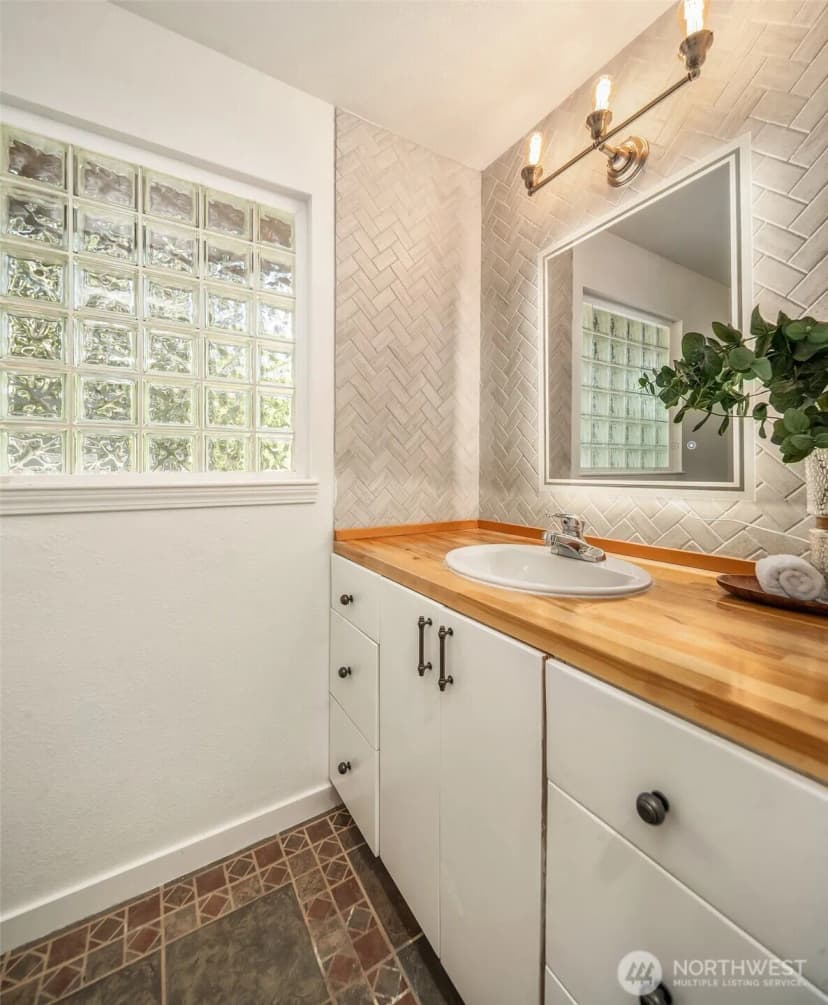 Property photo for 11517 Tyler Place Ne, Bainbridge Island photo 23