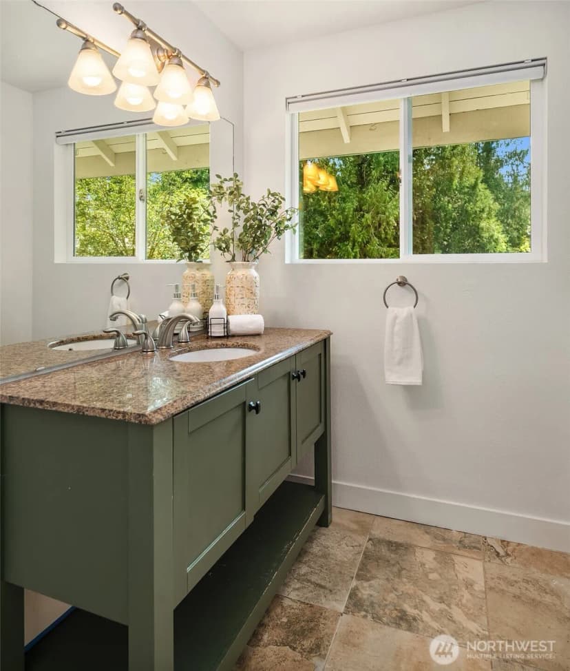 Property photo for 11517 Tyler Place Ne, Bainbridge Island photo 15