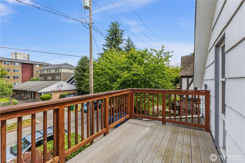 Property photo for 709 Ne 43rd Street, Seattle photo 7