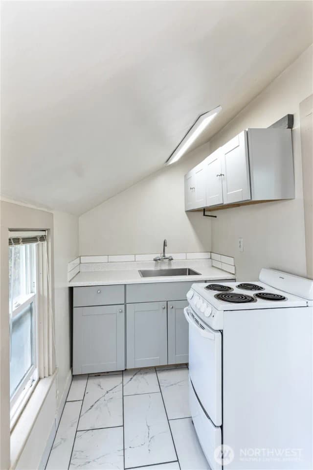 Property photo for 709 Ne 43rd Street, Seattle photo 5