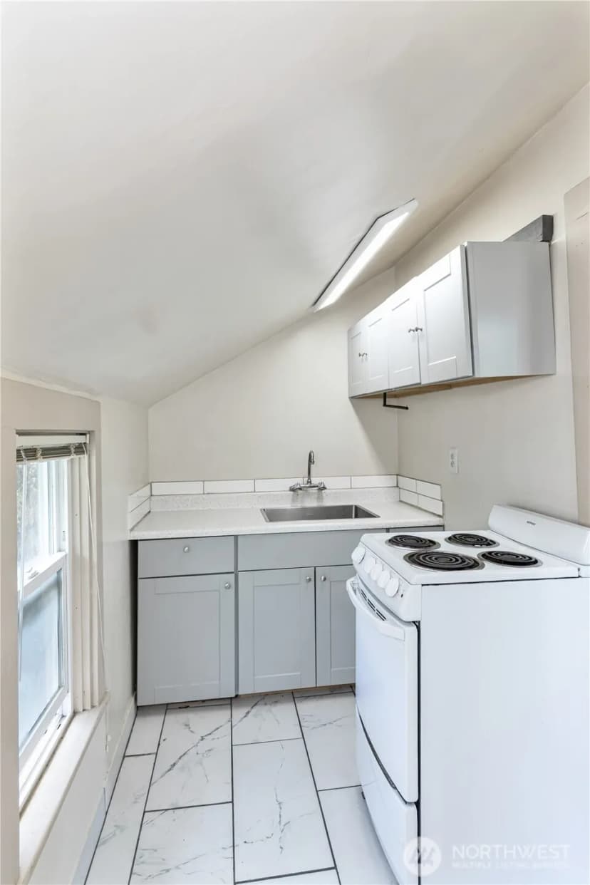Property photo for 709 Ne 43rd Street, Seattle photo 5