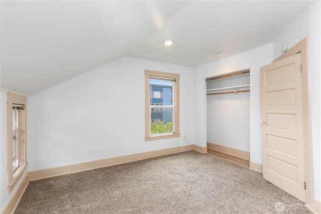 Property photo for 709 Ne 43rd Street, Seattle photo 3