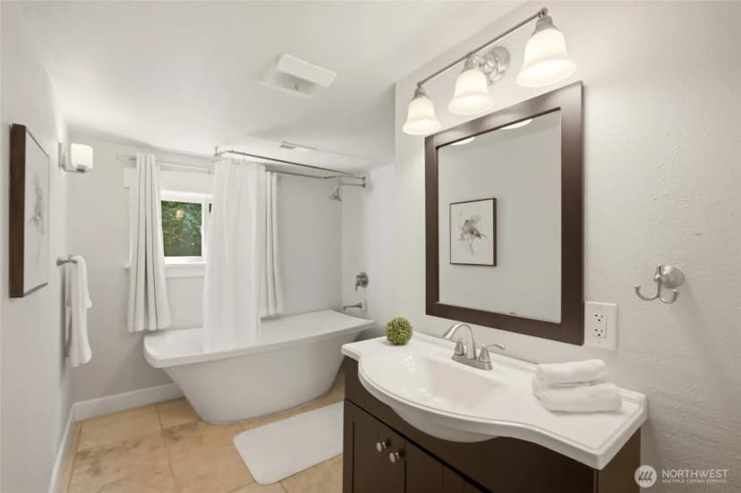Property photo for 2716 Warren Avenue N, Seattle photo 28
