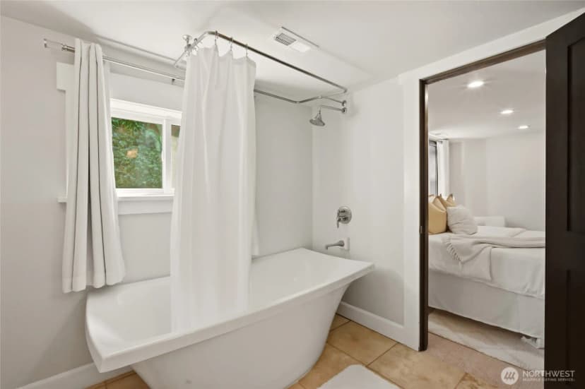 Property photo for 2716 Warren Avenue N, Seattle photo 29