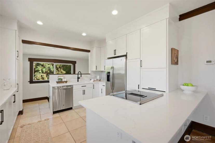 Property photo for 2716 Warren Avenue N, Seattle photo 12