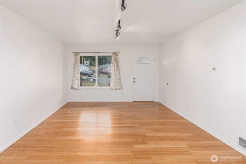 Property photo for 2419 Arbutus Ln, Port Angeles photo 4