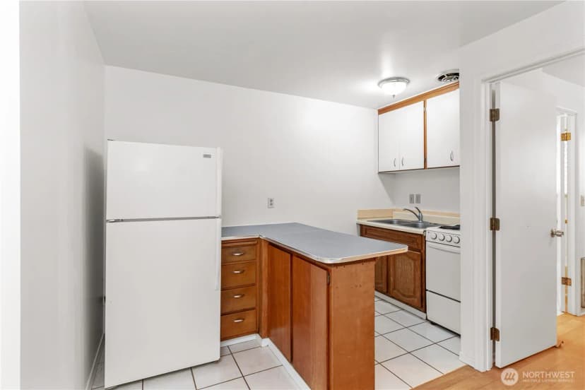Property photo for 710 Ne 43rd Street, Seattle photo 2