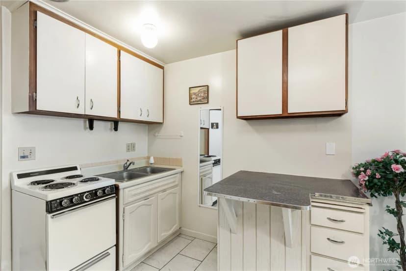 Property photo for 710 Ne 43rd Street, Seattle photo 6