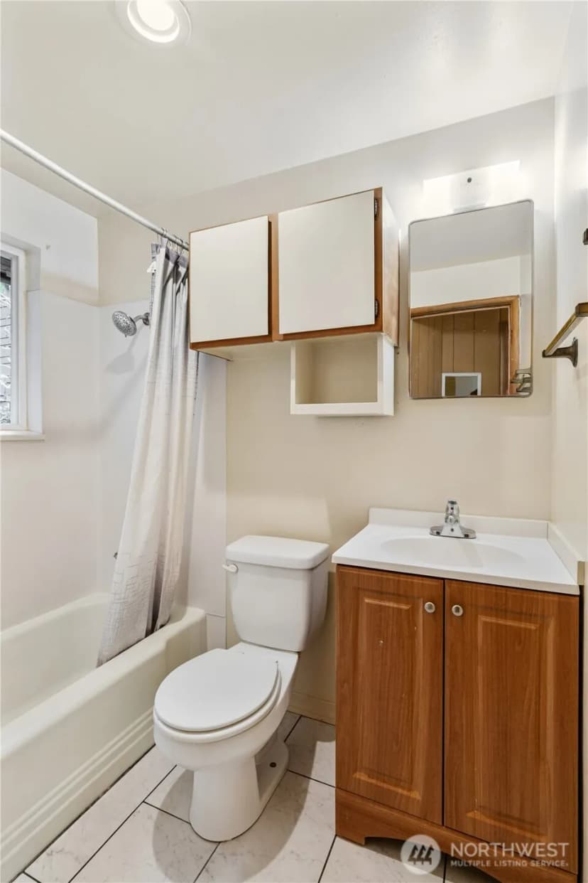 Property photo for 710 Ne 43rd Street, Seattle photo 7