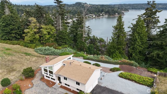 Property photo for 7565 Crescent Lane, Anacortes photo 5