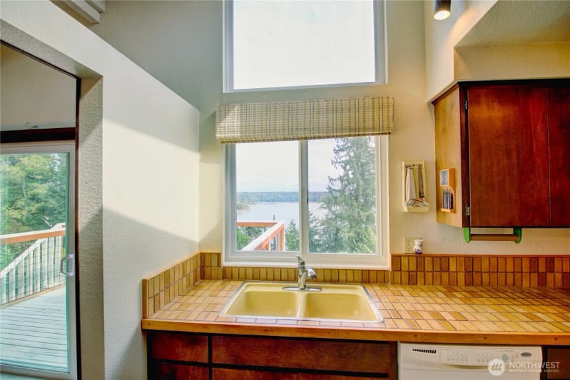 Property photo for 7565 Crescent Lane, Anacortes photo 12