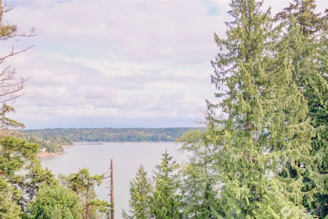 Property photo for 7565 Crescent Lane, Anacortes photo 2