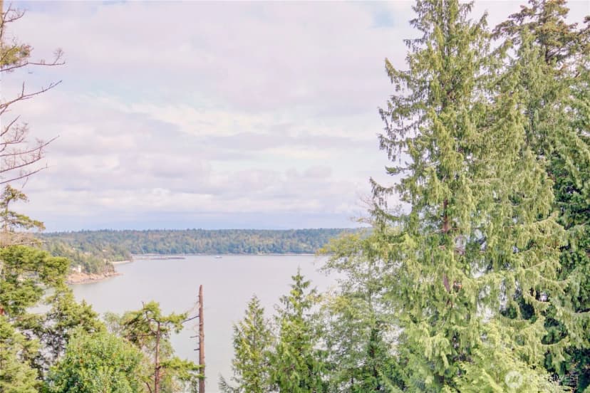 Property photo for 7565 Crescent Lane, Anacortes photo 2