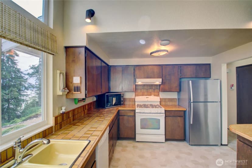 Property photo for 7565 Crescent Lane, Anacortes photo 11