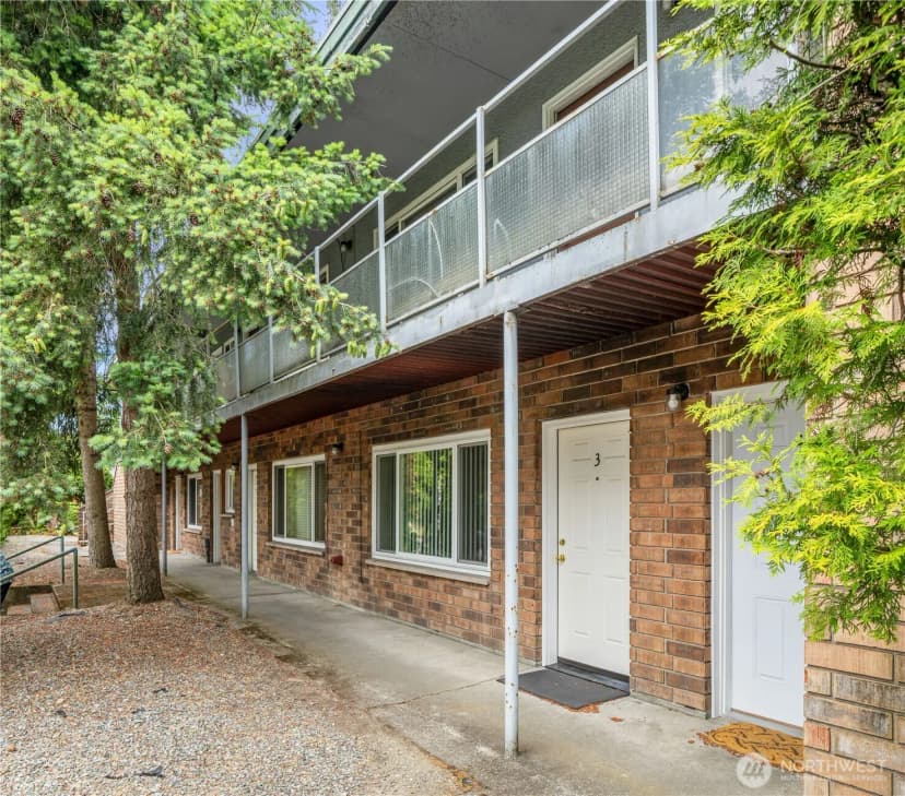 Property photo for 2600 Ne 125th Street, Seattle photo 2