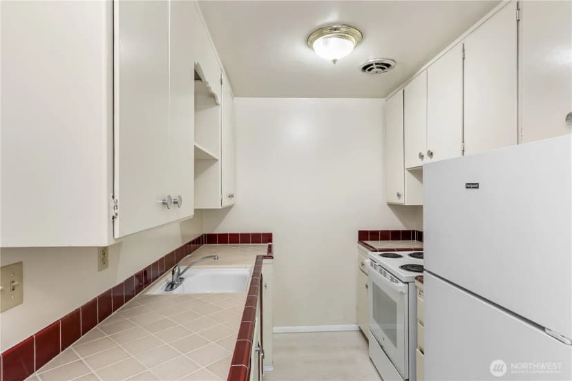 Property photo for 2600 Ne 125th Street, Seattle photo 4