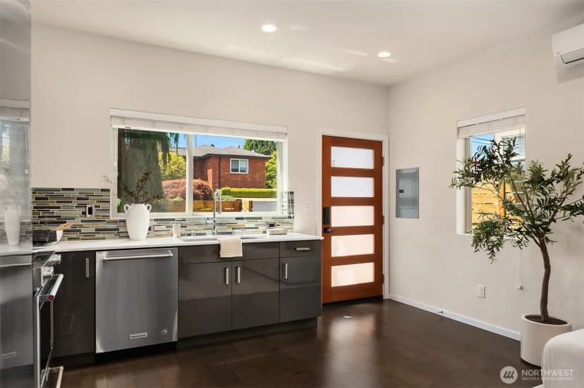 Property photo for 8356 19th Avenue Nw #b, Seattle photo 10