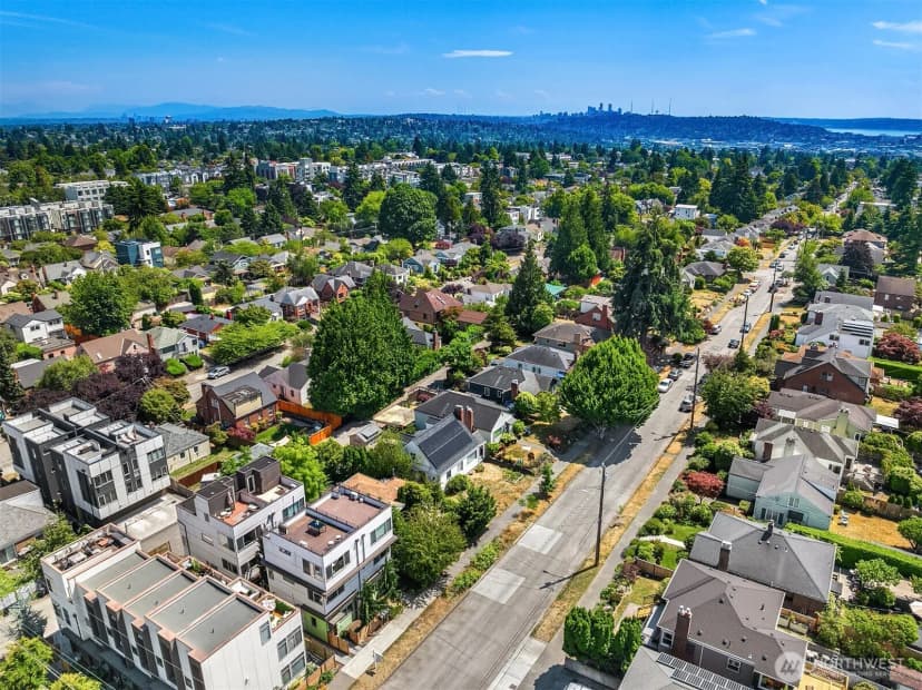 Property photo for 8356 19th Avenue Nw #b, Seattle photo 24
