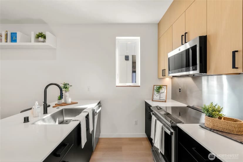 Property photo for 10354 Wallingford Ave N #b, Seattle photo 13