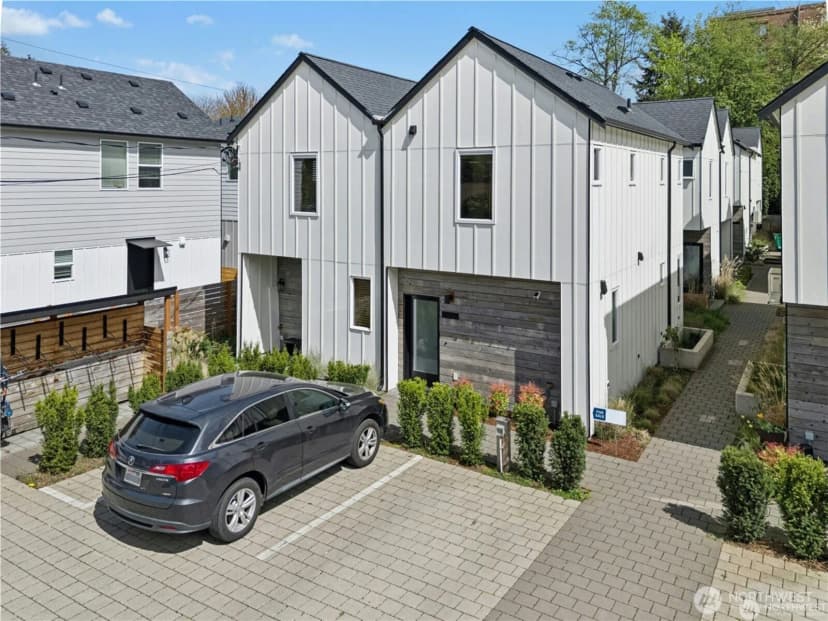 Property photo for 10354 Wallingford Ave N #b, Seattle