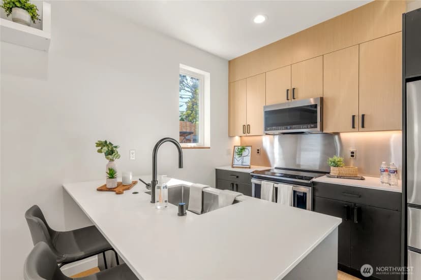 Property photo for 10354 Wallingford Ave N #b, Seattle photo 11