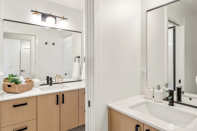 Property photo for 10354 Wallingford Ave N #b, Seattle photo 22